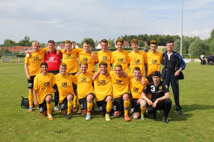 L'équipe des U18 de Sains/Saint Fuscien lors de la demi-finale de l'Amiénois Sud. 