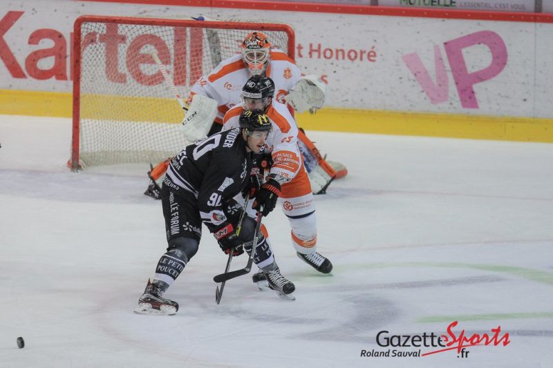 Hockey Sur Glace Les Gothiques Broient Du Noir Gazettesports 