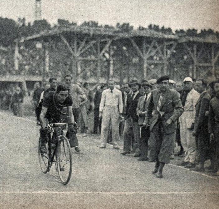 Tour De France 1939, L'arrivée à Toulouse Du Vainqueur D'étape Edward Vissers, Au Nouveau Stadium Municipal