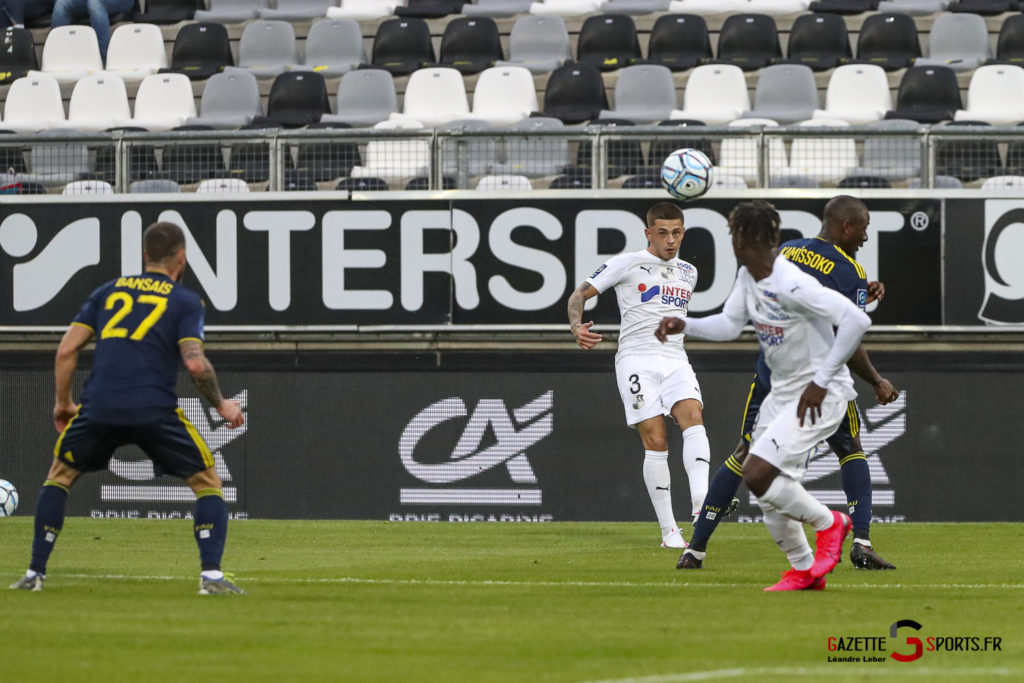 Ligue 2 Asc Amiens Vs Pau 0033 Leandre Leber Gazettesports