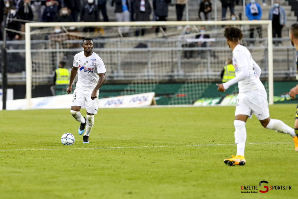 Ligue 2 Asc Amiens Vs Pau 0063 Leandre Leber Gazettesports