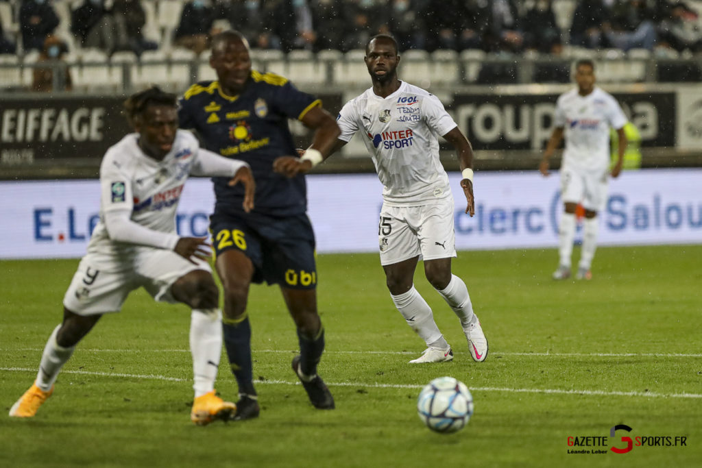 Ligue 2 Asc Amiens Vs Pau 0090 Leandre Leber Gazettesports