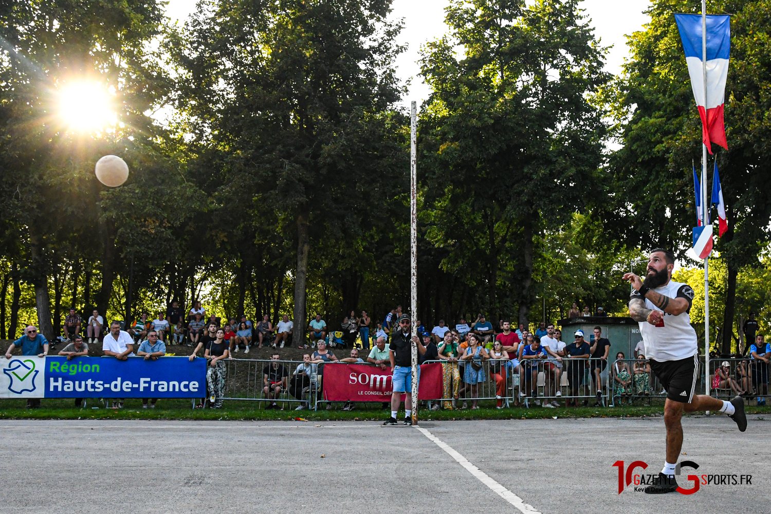 coupe de france ballon au poing et poing d'or 2024 amiens kevin devigne gazettesports 44