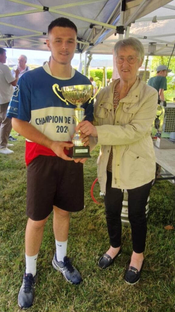 romain géru reçoit le challenge daniel godebert