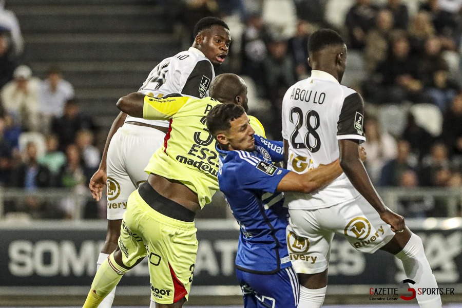 football ligue 2 amiens sc vs bastia gazettesports leandre leber (17)