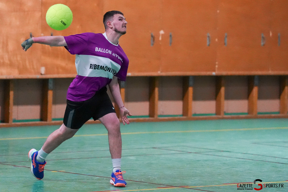 ballon au poing en salle gazette sport alexis cazeel 17