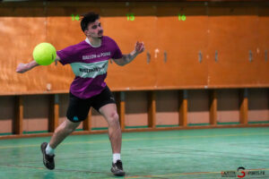ballon au poing en salle gazette sport alexis cazeel 19