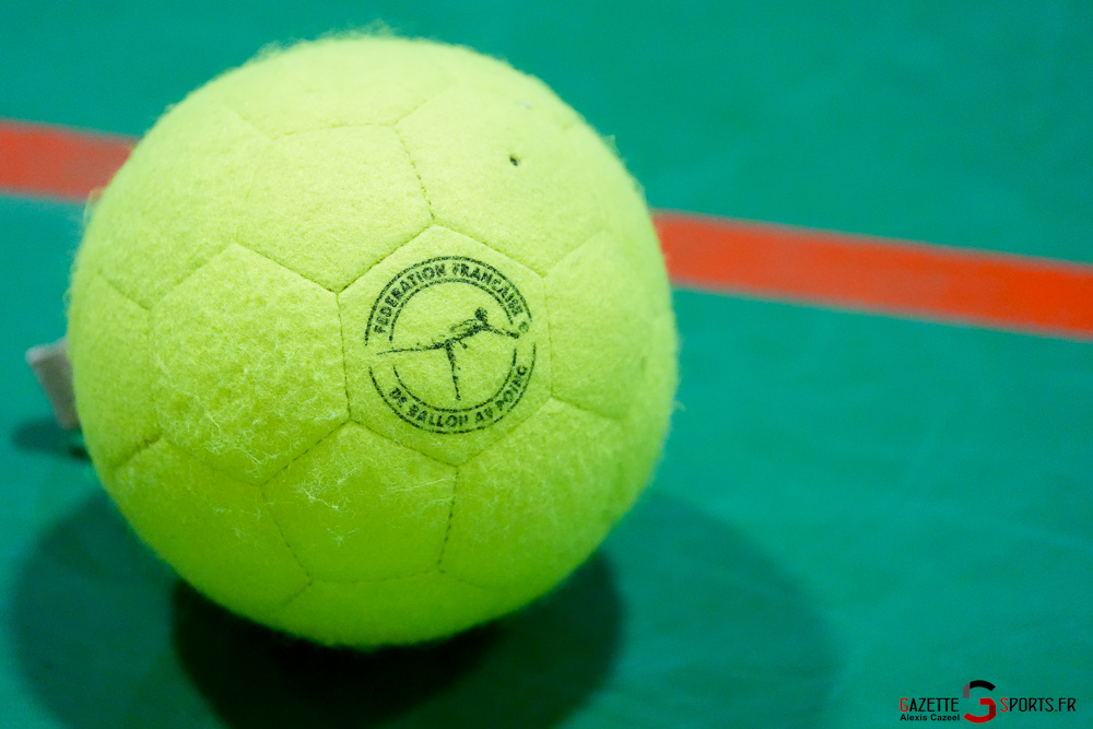 ballon au poing en salle gazette sport alexis cazeel 21