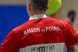 ballon au poing en salle gazette sport alexis cazeel 23