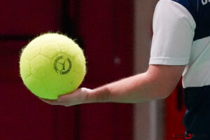 ballon au poing en salle gazette sport alexis cazeel 6