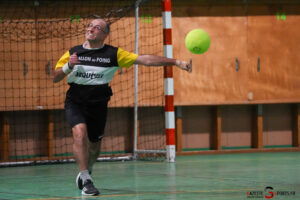 ballon au poing en salle gazette sport alexis cazeel 7