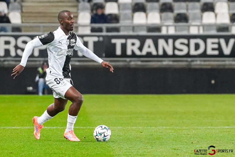 amiens sc v clermont foot 63 ligue 2 bkt journée 22 amiens