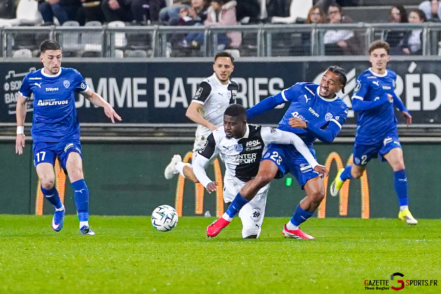 amiens sc v estac troyes ligue 2 bkt journée 25 amiens