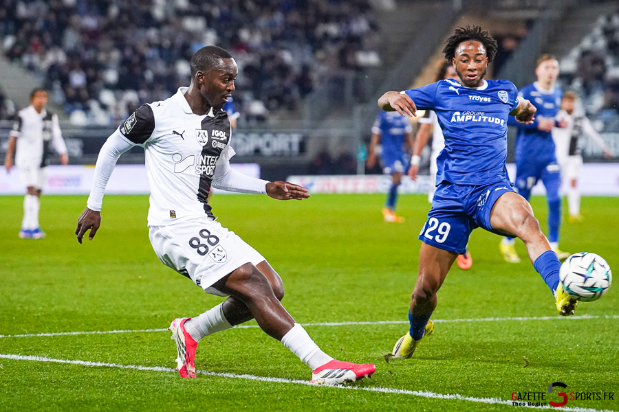 amiens sc v estac troyes ligue 2 bkt journée 25 amiens