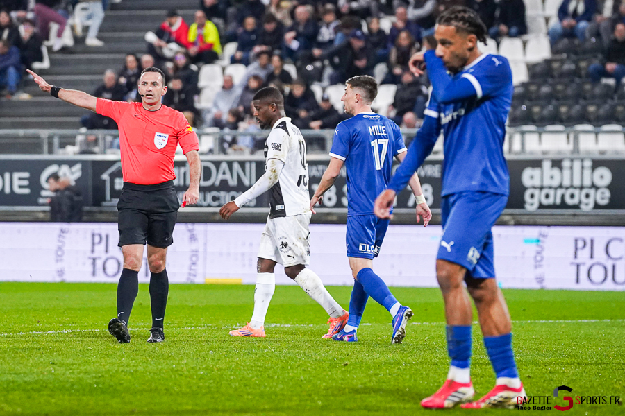 amiens sc v estac troyes ligue 2 bkt journée 25 amiens