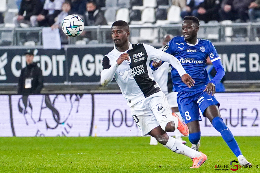 amiens sc v estac troyes ligue 2 bkt journée 25 amiens