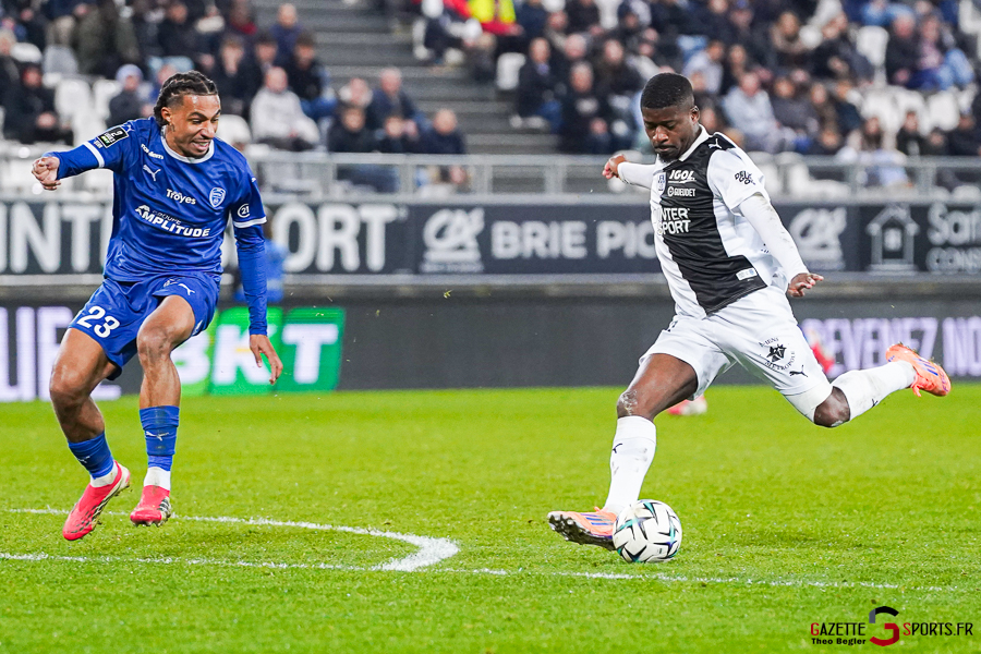 amiens sc v estac troyes ligue 2 bkt journée 25 amiens