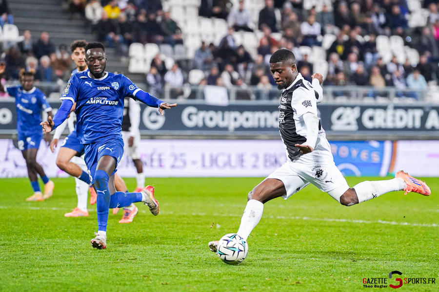 amiens sc v estac troyes ligue 2 bkt journée 25 amiens