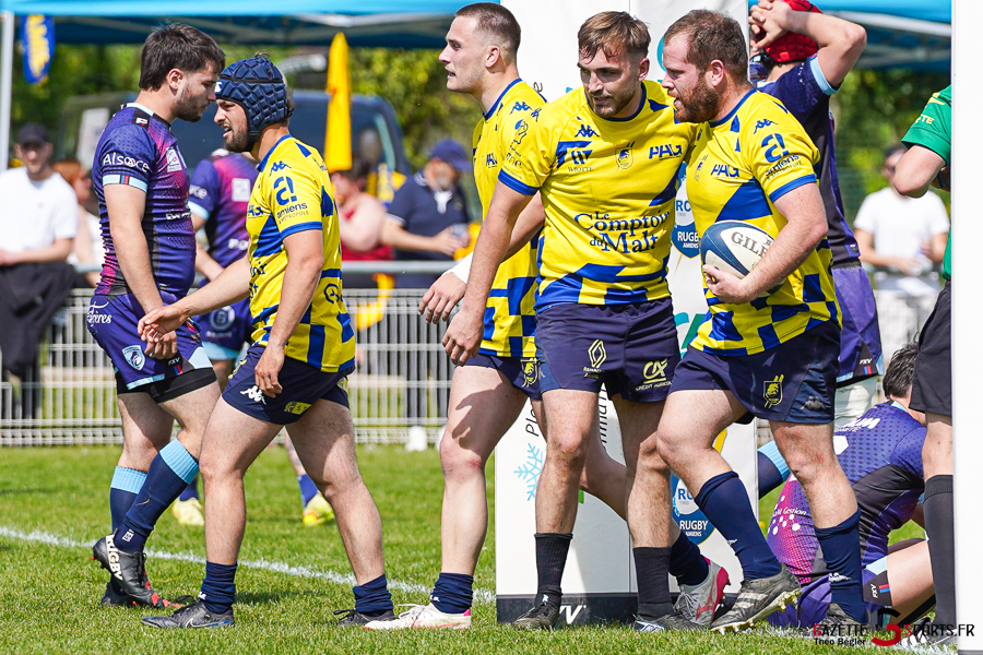 rugby f&eacute;d&eacute;rale 3 1/32e de finale playoffs match aller : rc ami&eacute;nois v strasbourg alsace rugby