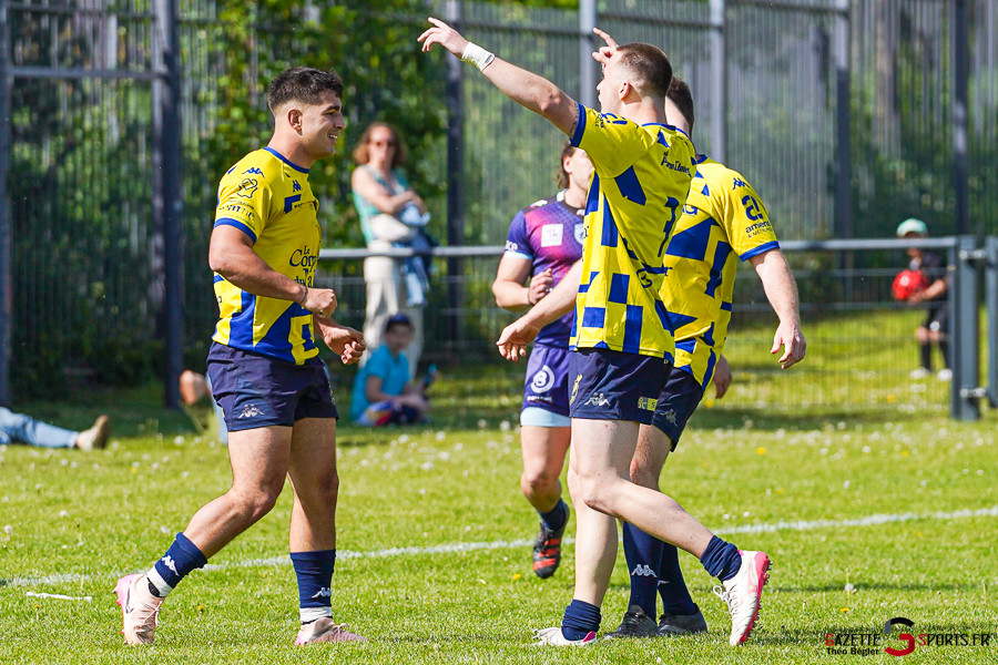 rugby f&eacute;d&eacute;rale 3 1/32e de finale playoffs match aller : rc ami&eacute;nois v strasbourg alsace rugby