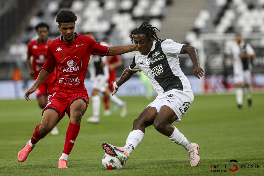 football ligue 3 amiens sc vs la roche sur yon leandre leber gazettesports 67