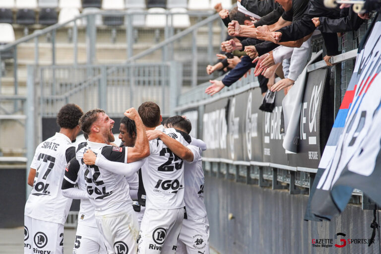 football (ligue 3 betclic journée 4) : amiens sc v fc versailles 78