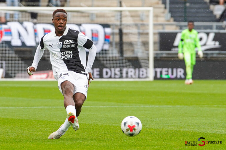 football (ligue 3 betclic journée 4) : amiens sc v fc versailles 78