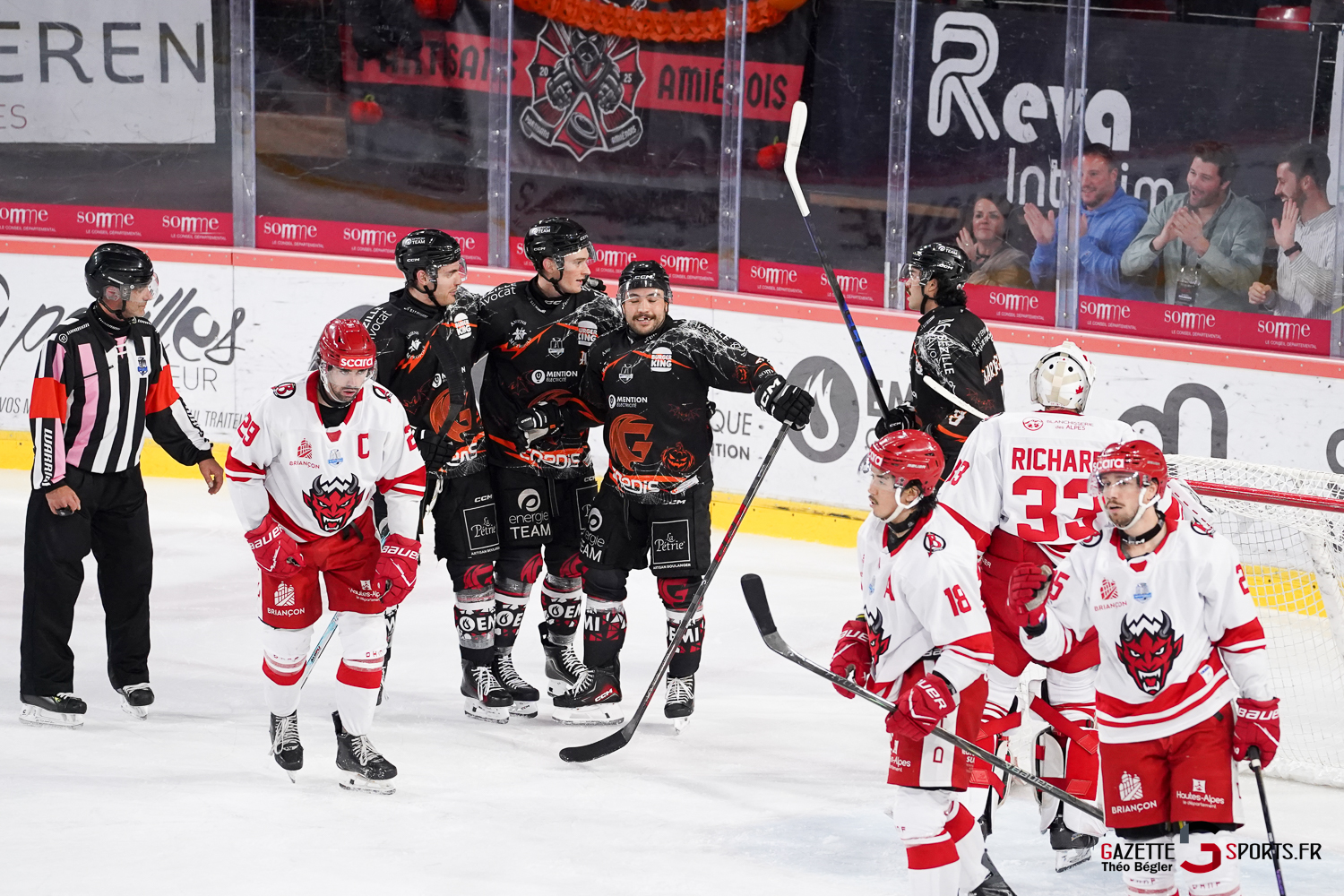 célébration des gothiques d'amiens suite au but de nick seitz (52)